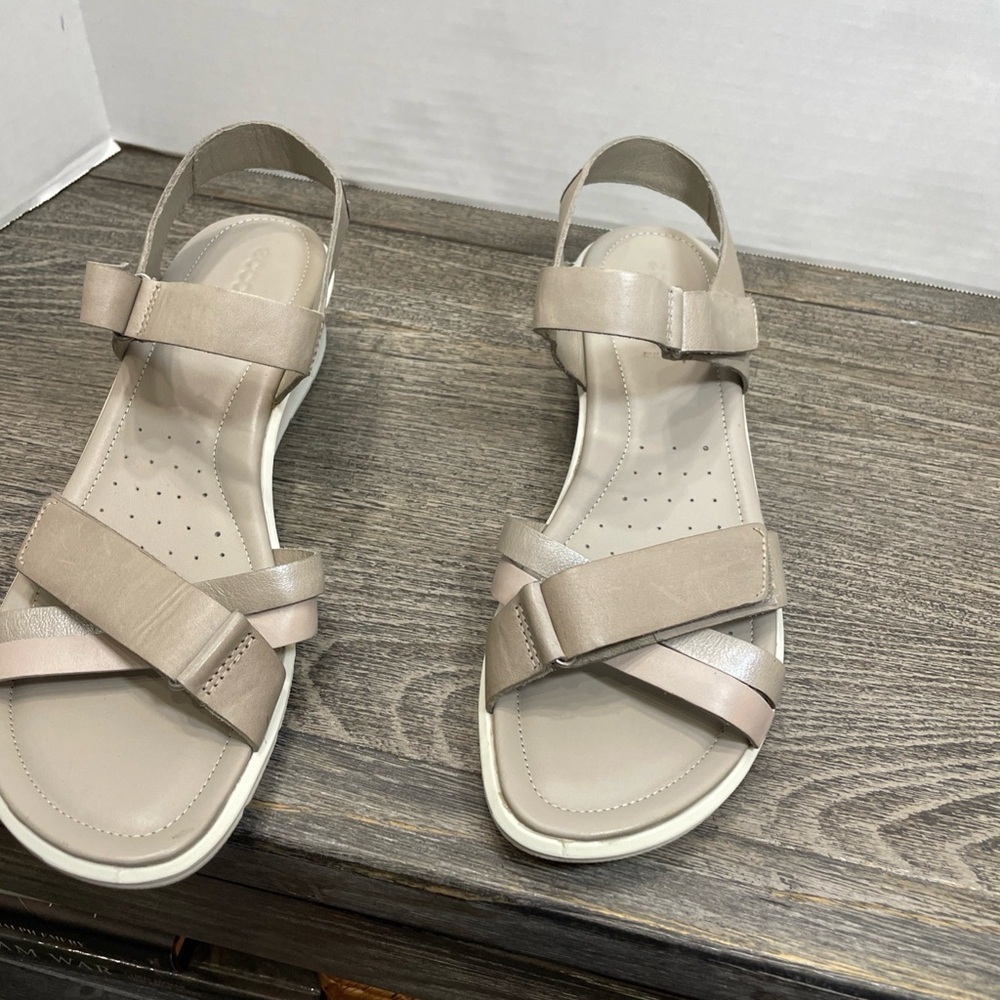 ECCO Felicia Women's Beige Sandals. Like new. Pre-owned. Size EUR 42. US11.